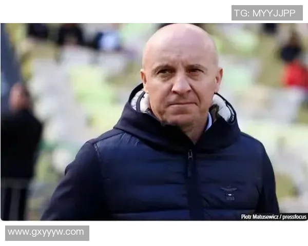 瓦伦西亚队主教练因家庭问题辞职,球队迎来换帅风波